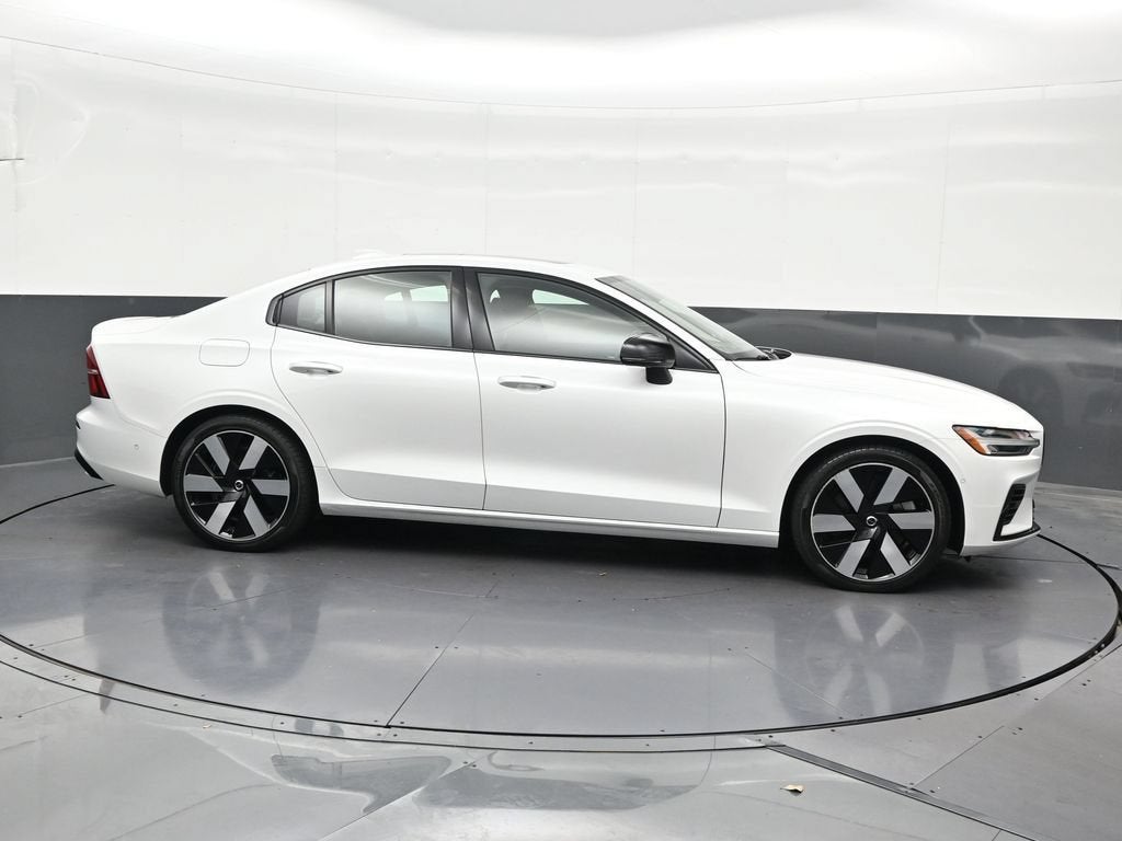 2024 Volvo S60 Recharge Plug-In Hybrid T8 Plus Dark Theme
