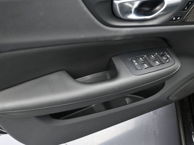 2024 Volvo S60 Recharge Plug-In Hybr Plus Dark Theme