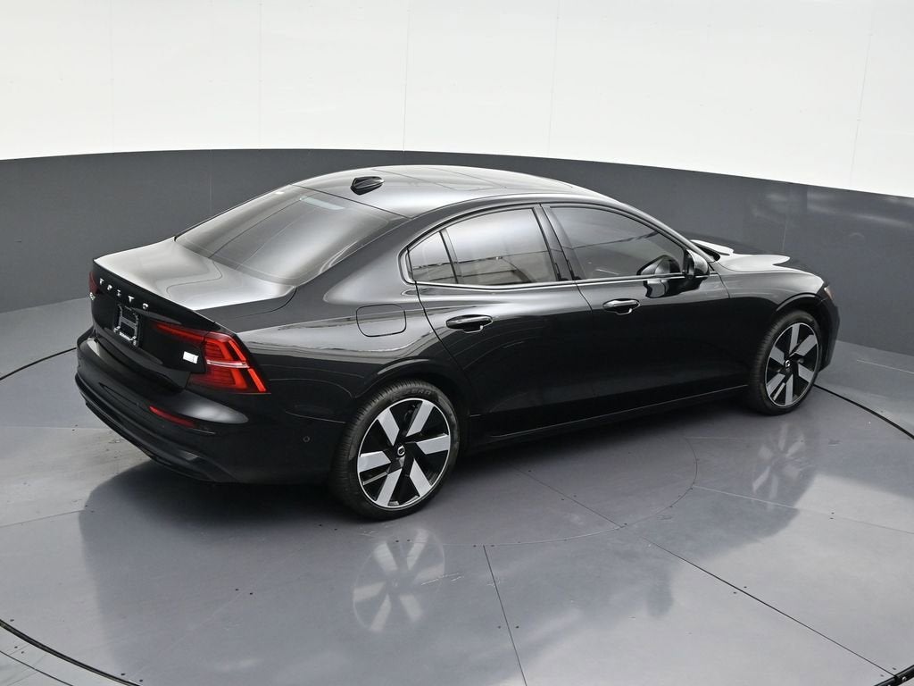 2024 Volvo S60 Recharge Plug-In Hybr Plus Dark Theme