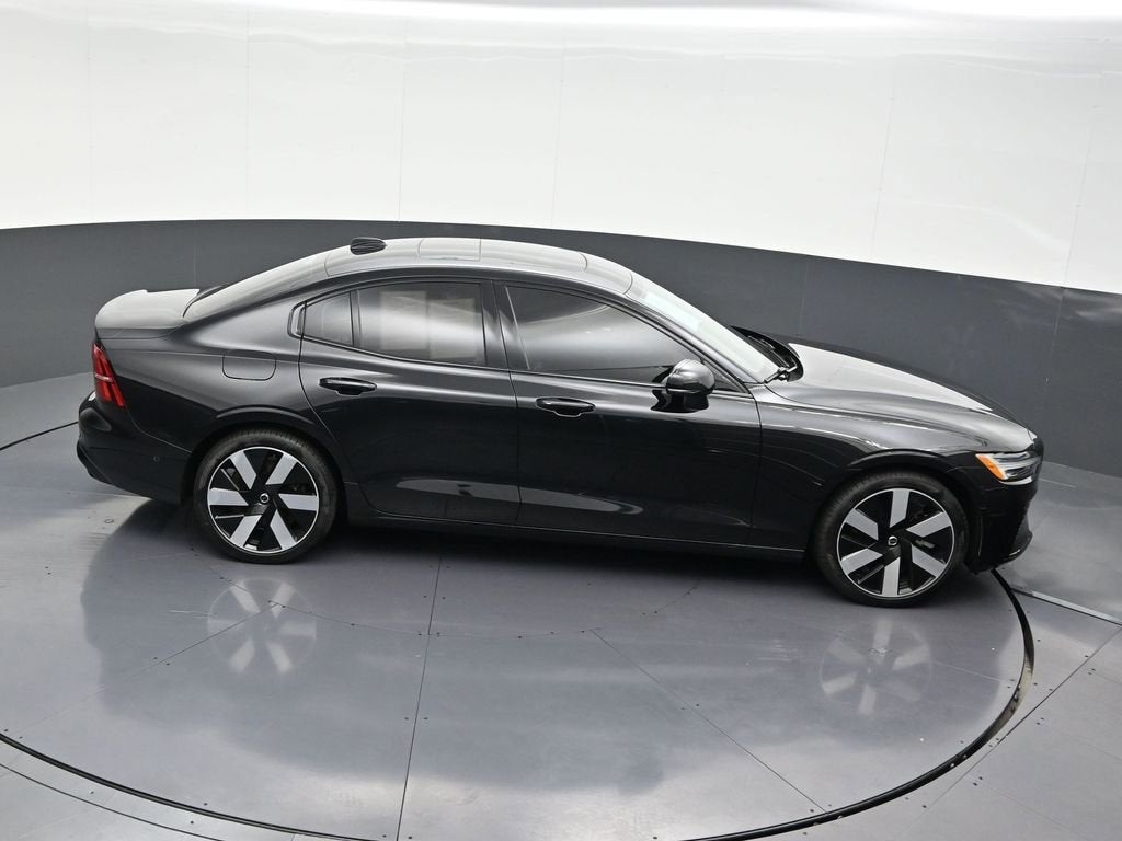 2024 Volvo S60 Recharge Plug-In Hybr Plus Dark Theme