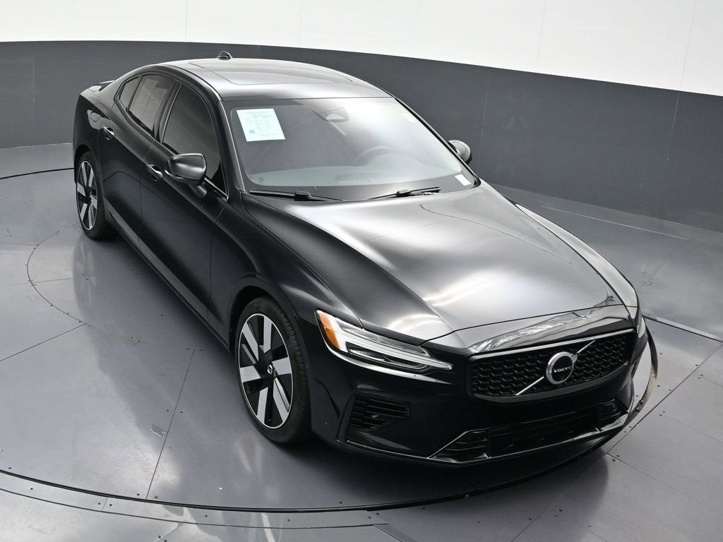 2024 Volvo S60 Recharge Plug-In Hybr Plus Dark Theme