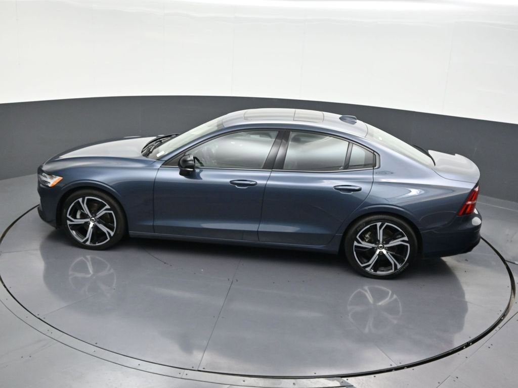 2023 Volvo S60 Core Dark Theme