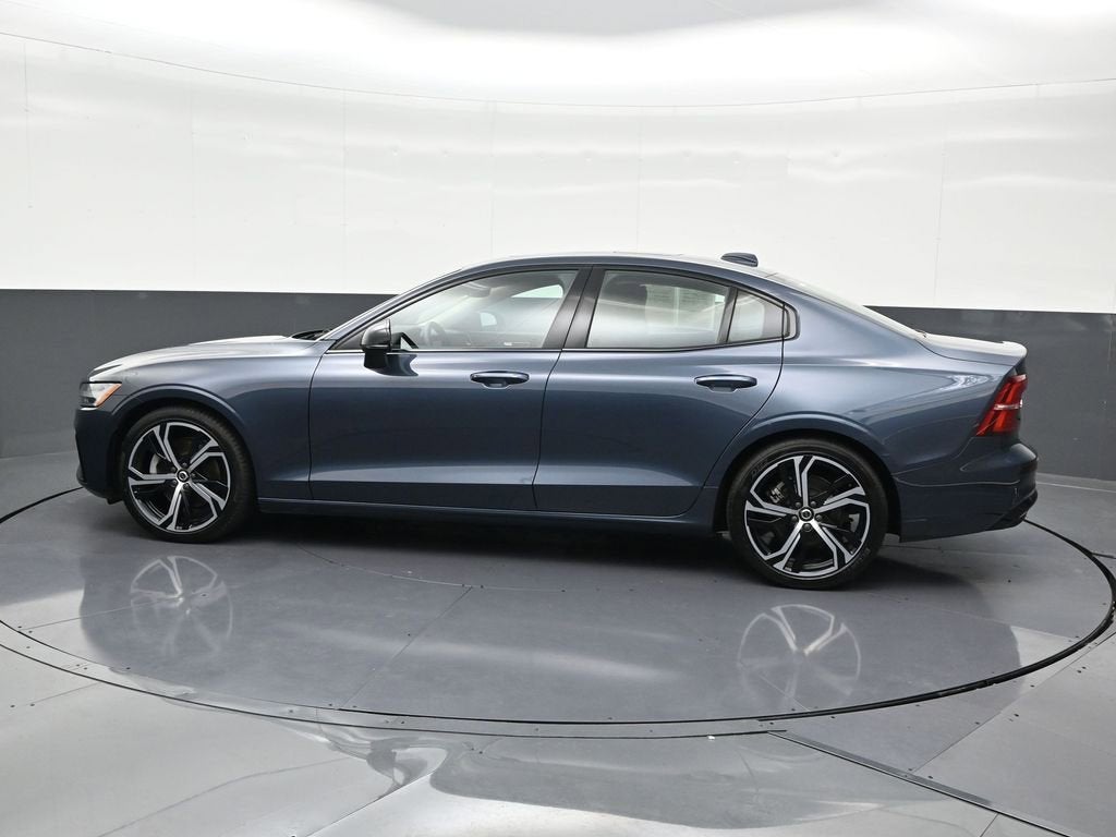 2023 Volvo S60 Core Dark Theme