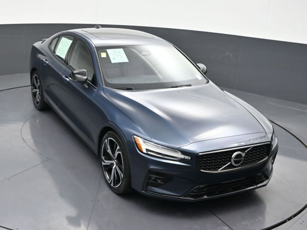 2023 Volvo S60 Core Dark Theme