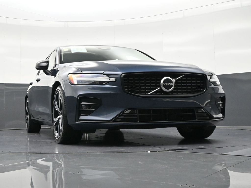 2023 Volvo S60 Core Dark Theme