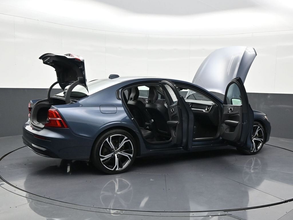 2023 Volvo S60 Core Dark Theme