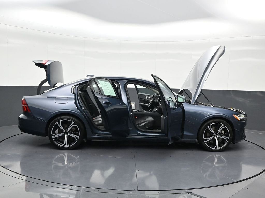 2023 Volvo S60 Core Dark Theme