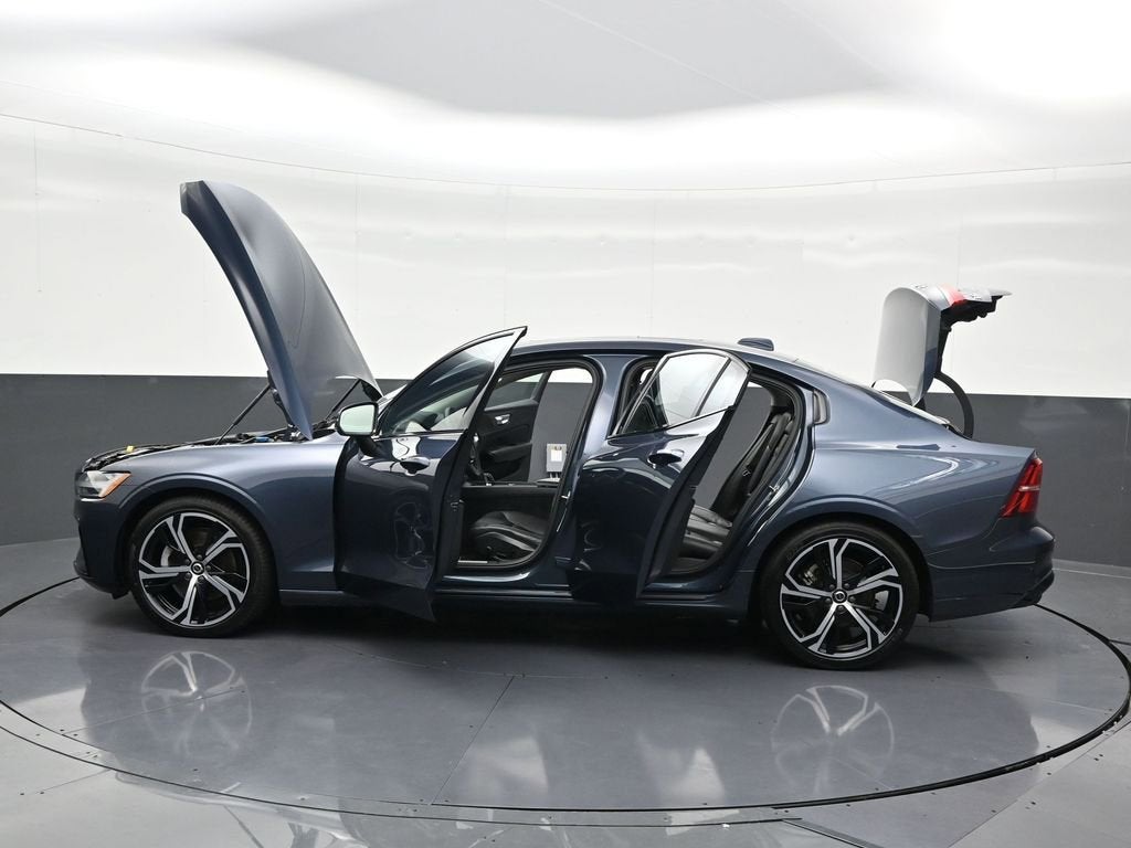 2023 Volvo S60 Core Dark Theme