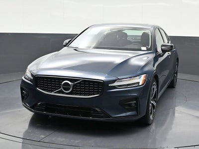 2023 Volvo S60 Core Dark Theme
