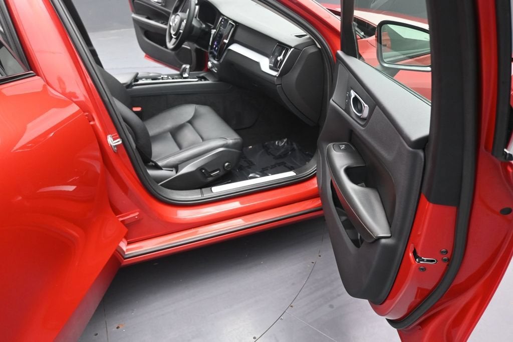 2023 Volvo S60 B5 Core Dark Theme