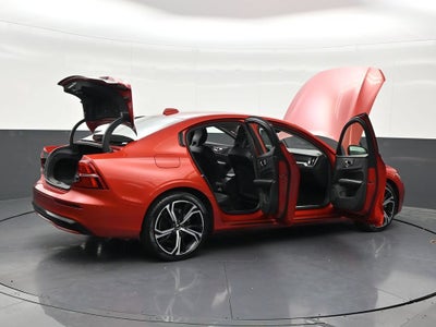 2023 Volvo S60 B5 Core Dark Theme