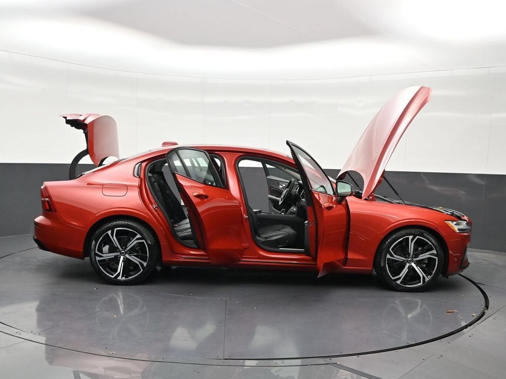 2023 Volvo S60 B5 Core Dark Theme
