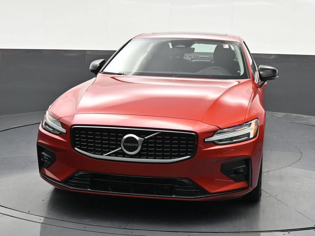 2023 Volvo S60 B5 Core Dark Theme