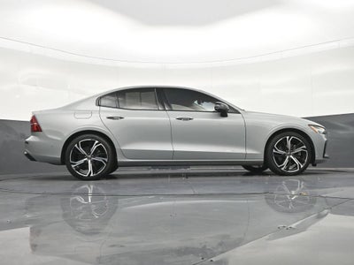 2024 Volvo S60 B5 Plus Dark Theme