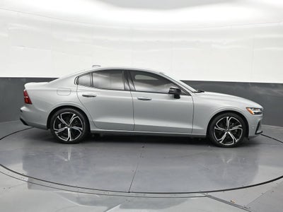 2024 Volvo S60 B5 Plus Dark Theme