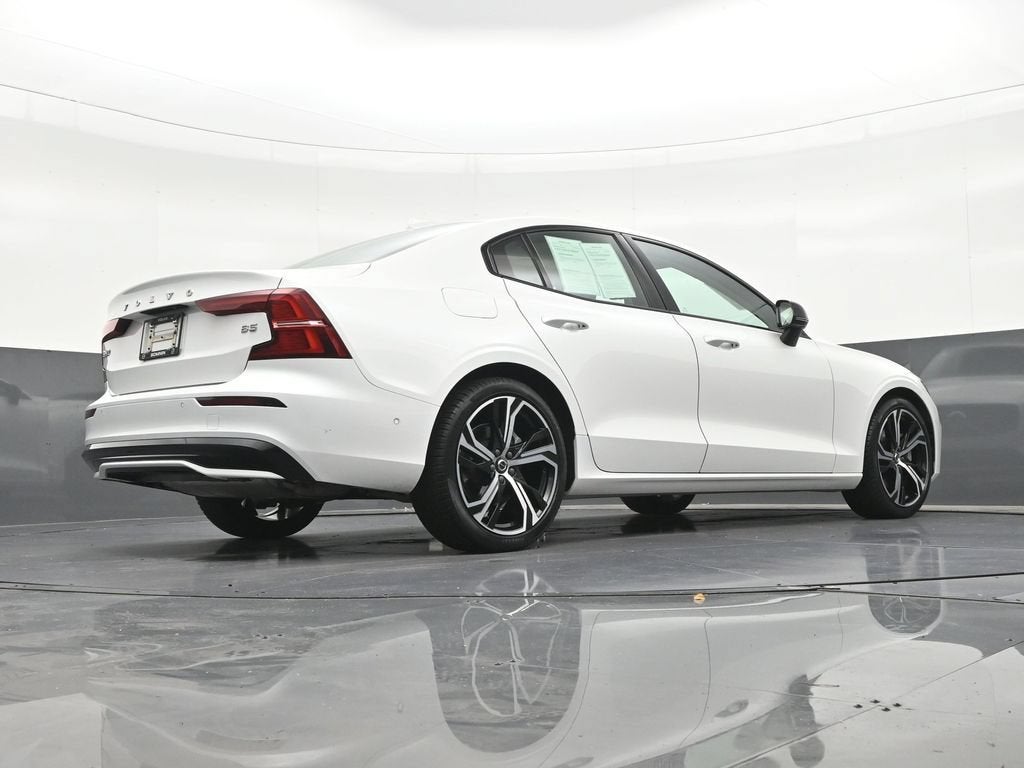 2024 Volvo S60 B5 Plus Dark Theme