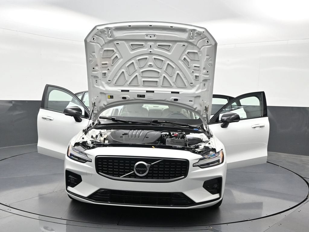 2024 Volvo S60 B5 Plus Dark Theme