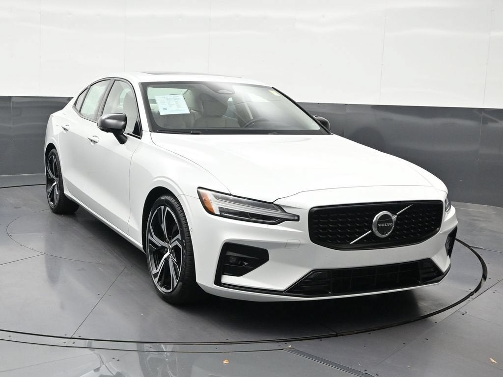 2024 Volvo S60 B5 Plus Dark Theme