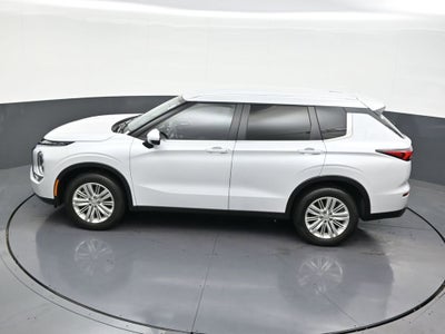 2024 Mitsubishi Outlander ES