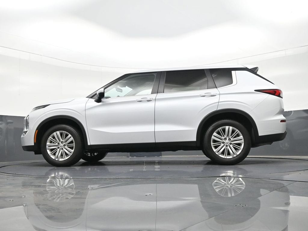 2024 Mitsubishi Outlander ES