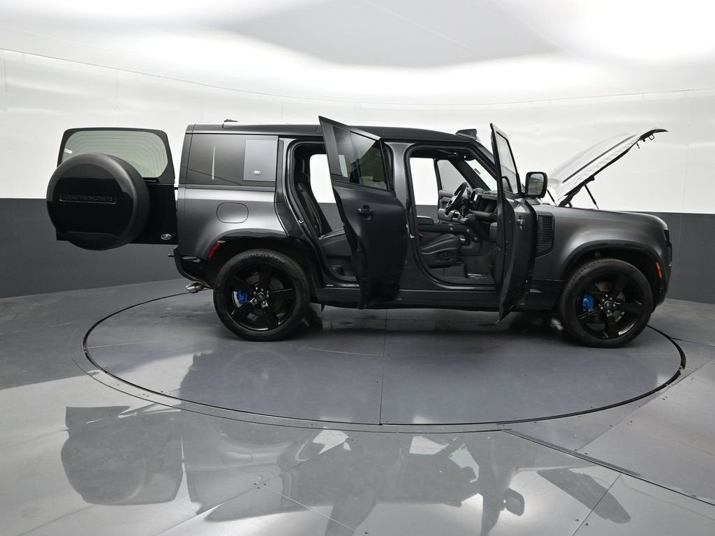 2022 Land Rover Defender V8