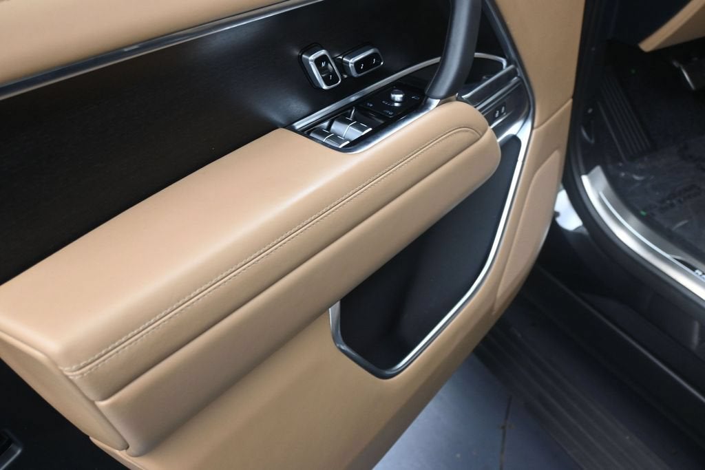 2025 Land Rover Range Rover P400 SE