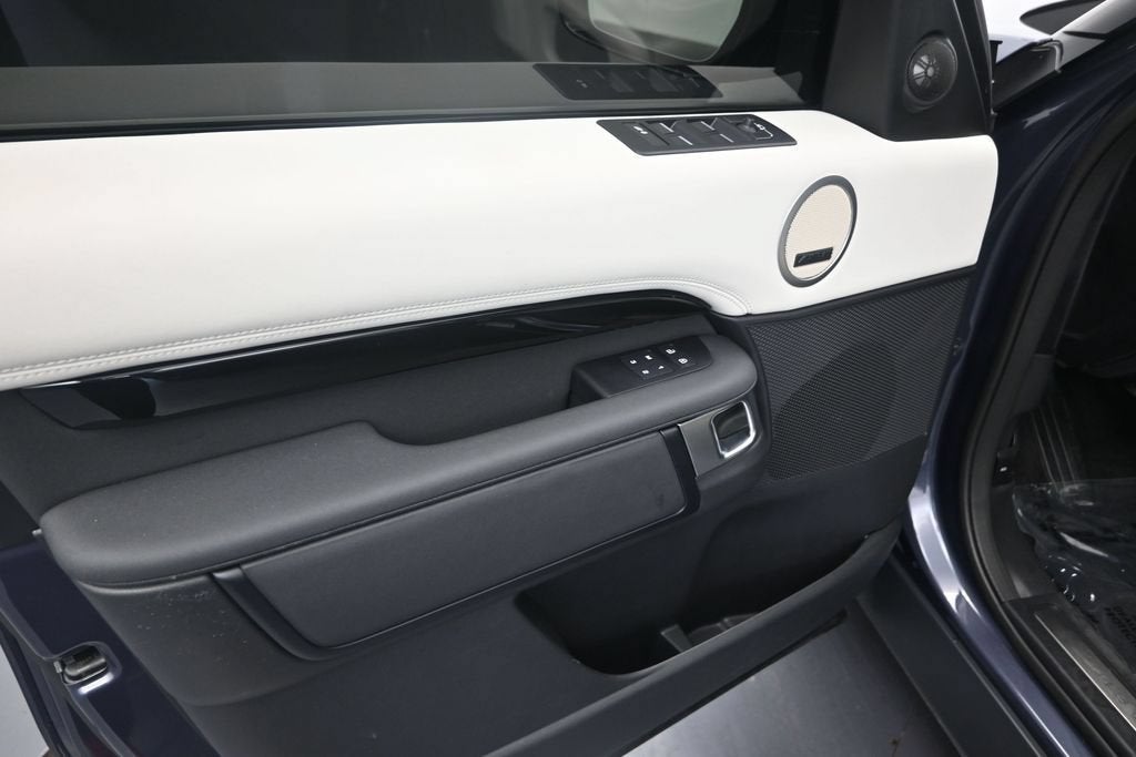 2024 Land Rover Discovery P300 S