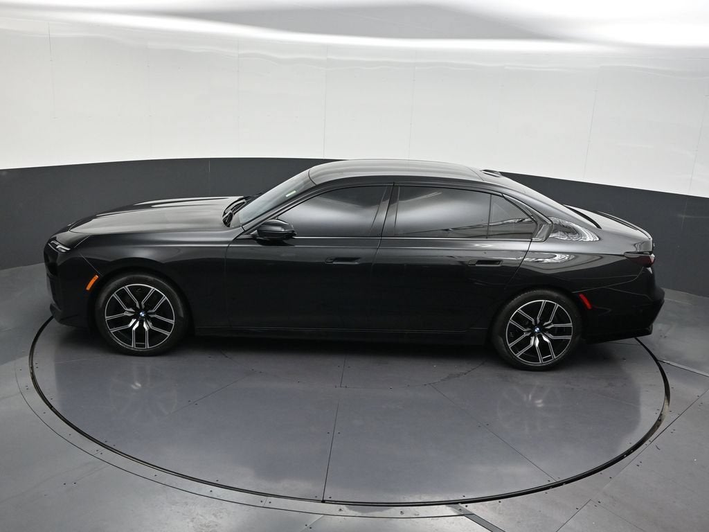 2025 BMW 740i xDrive