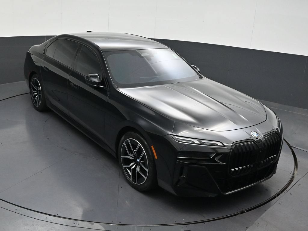 2025 BMW 740i xDrive