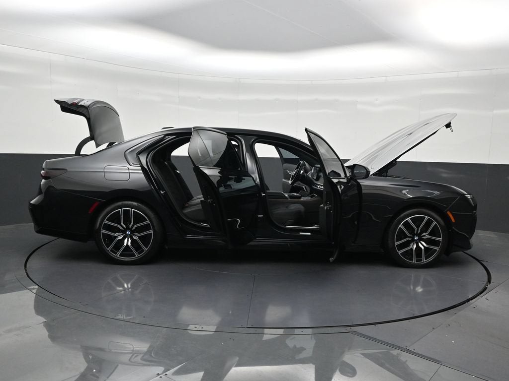 2025 BMW 740i xDrive