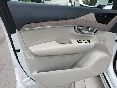 2024 Volvo XC90 Plus Bright Theme