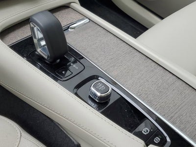 2024 Volvo XC90 Plus Bright Theme