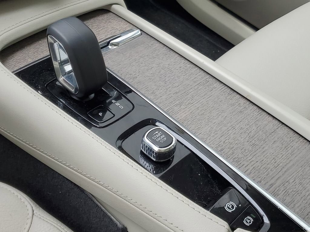 2024 Volvo XC90 Plus Bright Theme