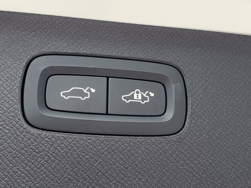 2024 Volvo XC90 Plus Bright Theme