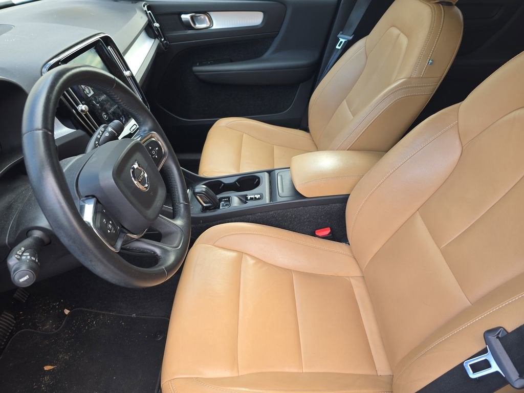 2019 Volvo XC40 Momentum