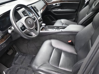 2019 Volvo XC90 Momentum