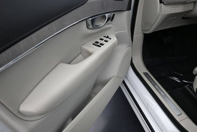 2024 Volvo XC90 Recharge Plug-In Hybrid T8 Ultimate Bright Theme 7-Seater