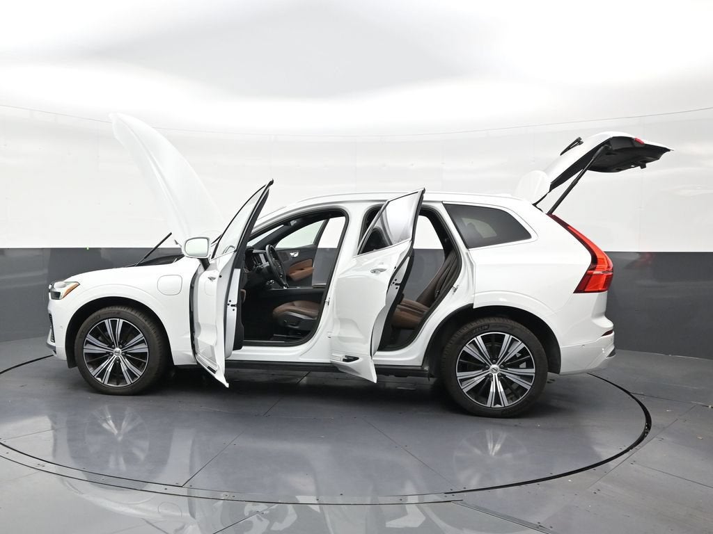 2023 Volvo XC60 Recharge Plug-In Hybrid T8 Plus Bright Theme