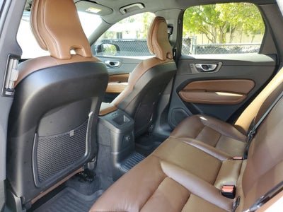 2024 Volvo XC60 Recharge Plug-In Hyb Plus Dark Theme