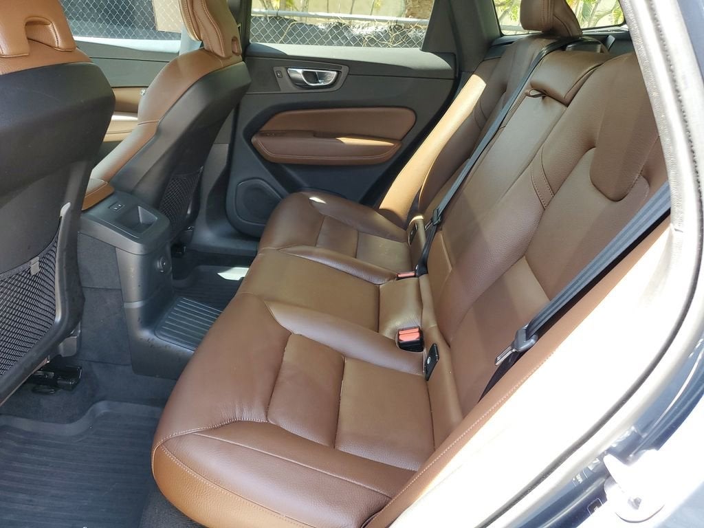 2024 Volvo XC60 Recharge Plug-In Hyb Plus Dark Theme