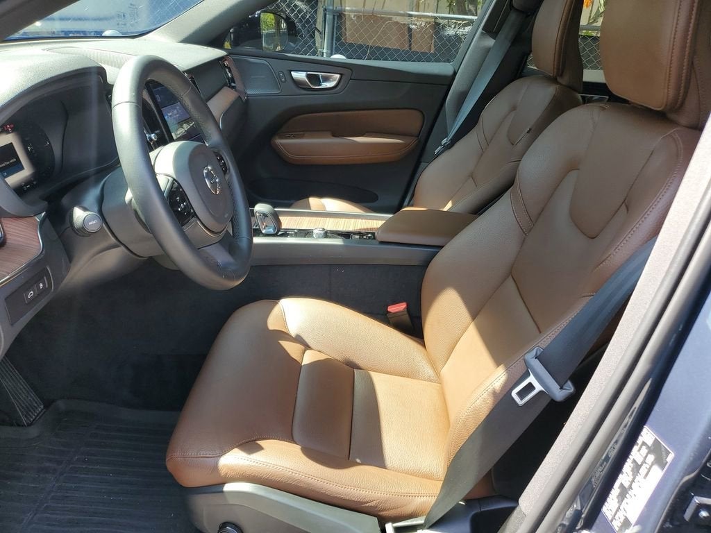 2024 Volvo XC60 Recharge Plug-In Hyb Plus Dark Theme