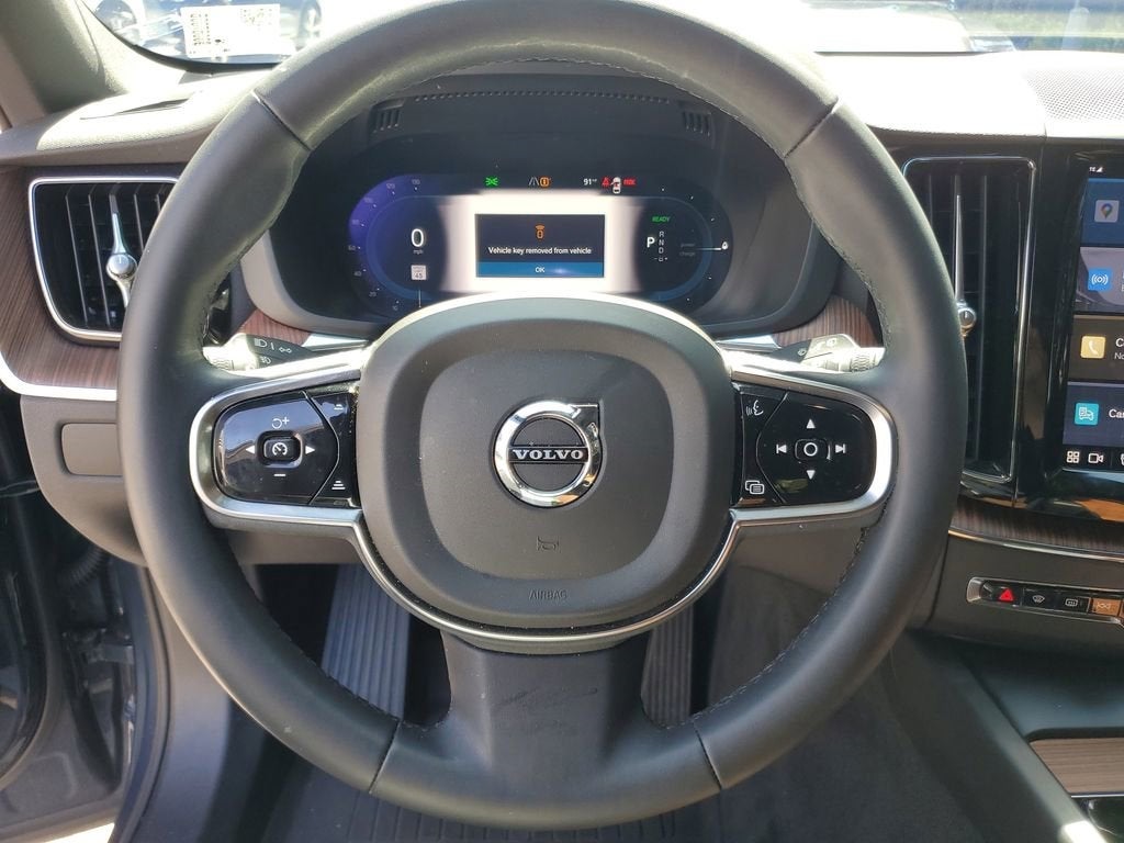 2024 Volvo XC60 Recharge Plug-In Hyb Plus Dark Theme