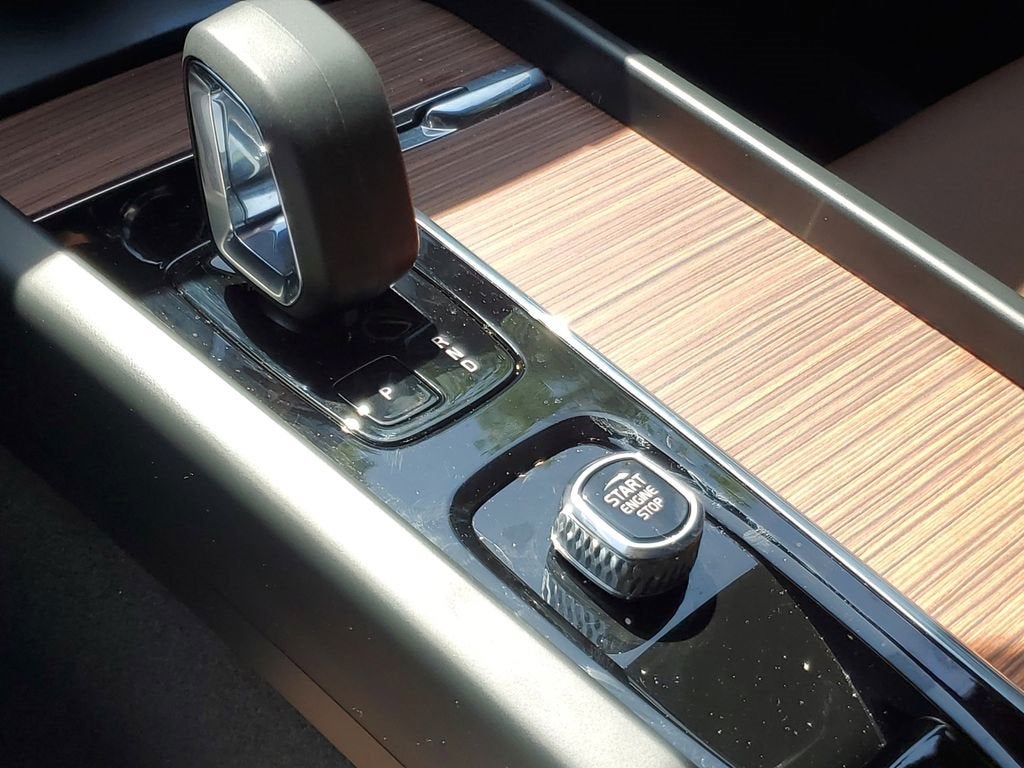 2024 Volvo XC60 Recharge Plug-In Hyb Plus Dark Theme