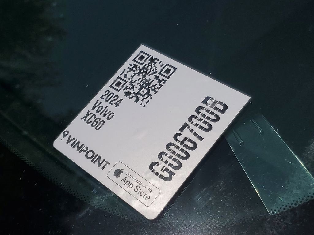 2024 Volvo XC60 Recharge Plug-In Hyb Plus Dark Theme