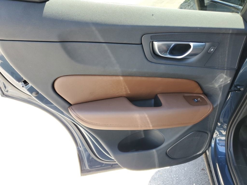 2024 Volvo XC60 Recharge Plug-In Hyb Plus Dark Theme