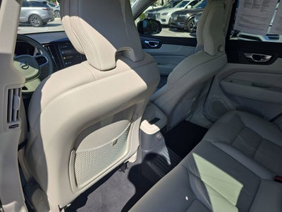 2024 Volvo XC60 Recharge Plug-In Hyb Plus Dark Theme