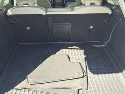 2024 Volvo XC60 Recharge Plug-In Hyb Plus Dark Theme