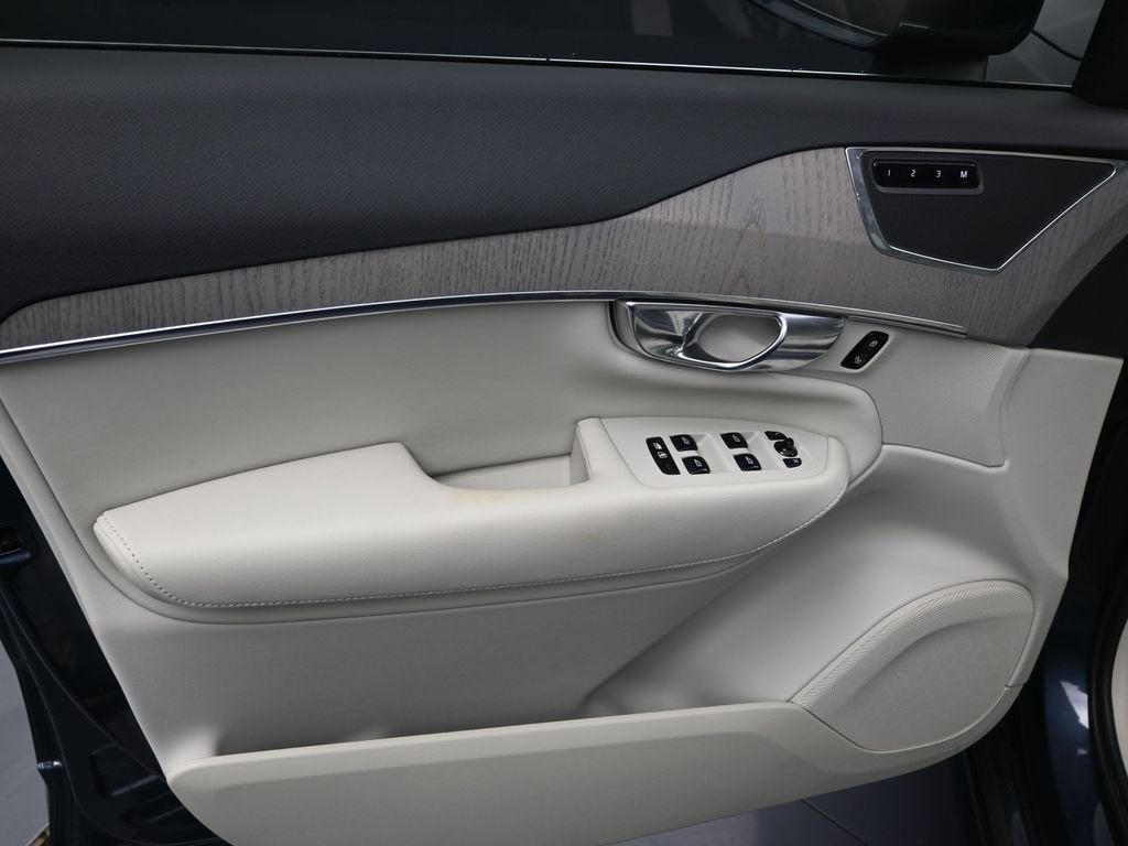 2025 Volvo XC90 Plug-In Hybrid Core