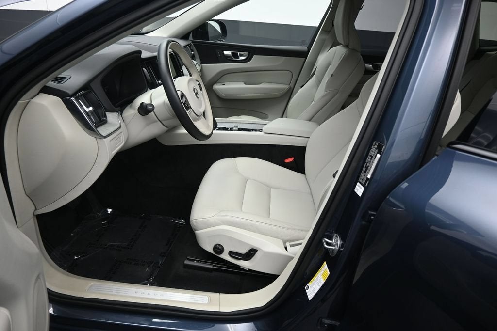 2025 Volvo XC60 Plug-In Hybrid Plus