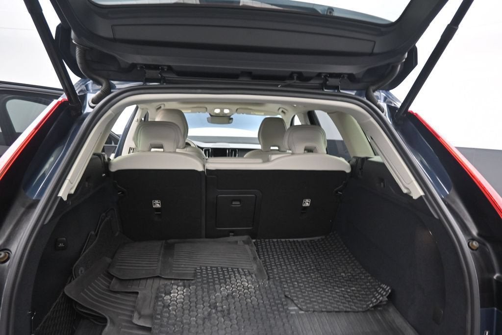 2025 Volvo XC60 Plug-In Hybrid Plus